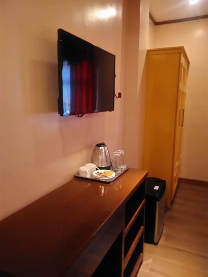 Royal Mansion Hotel Tabaco Buitenkant foto